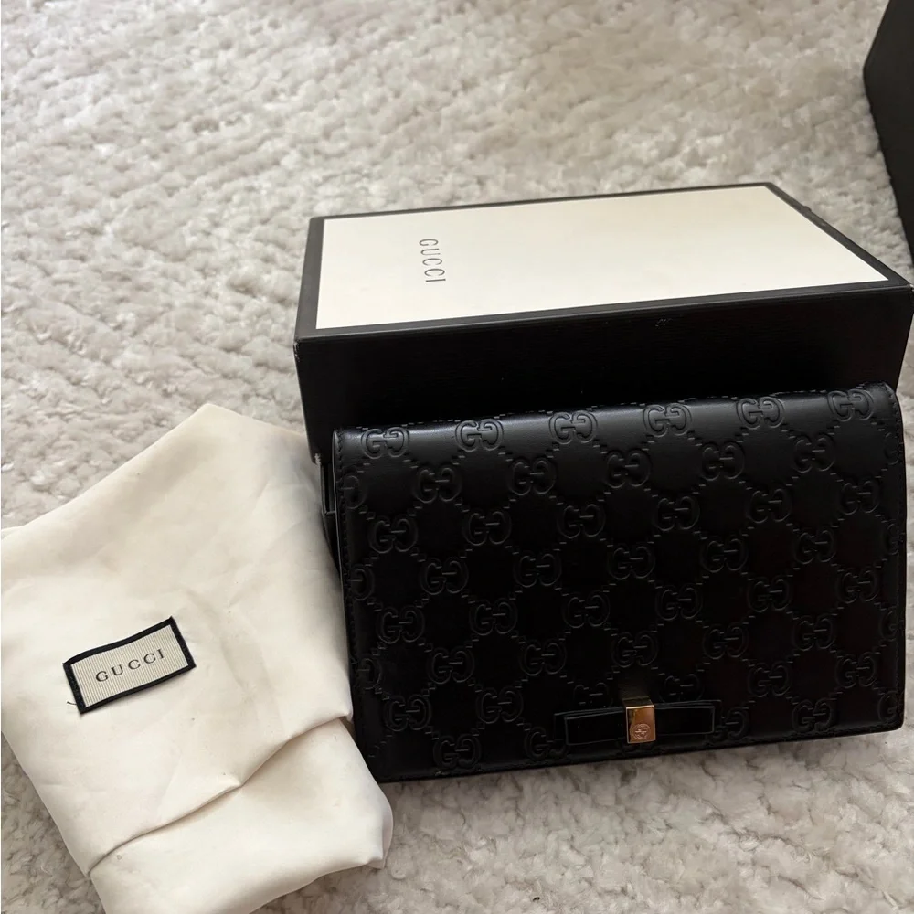 Gucci Black Embossed GG Leather Crossbody with Gold-Tone Clasp - Picture 1 of 2